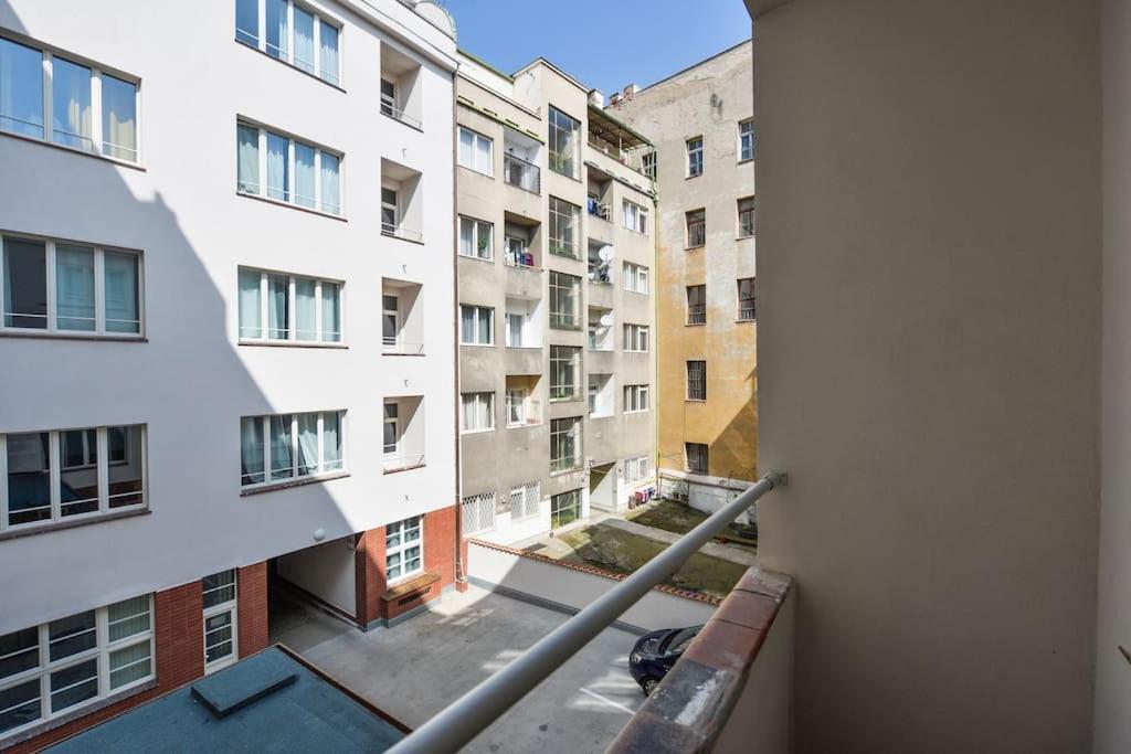 Oli Apartment Prag Exteriör bild